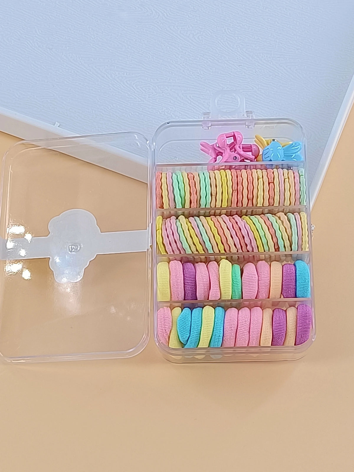 A large quantity of children's cute hair accessory set. Children's hair accessory combination set